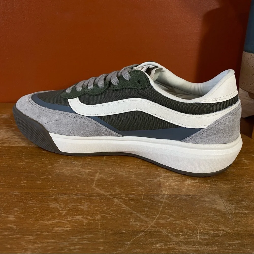 Vans MTE Ultrarange 2.0 SE Olive Green Gray Suede - Size 11.5